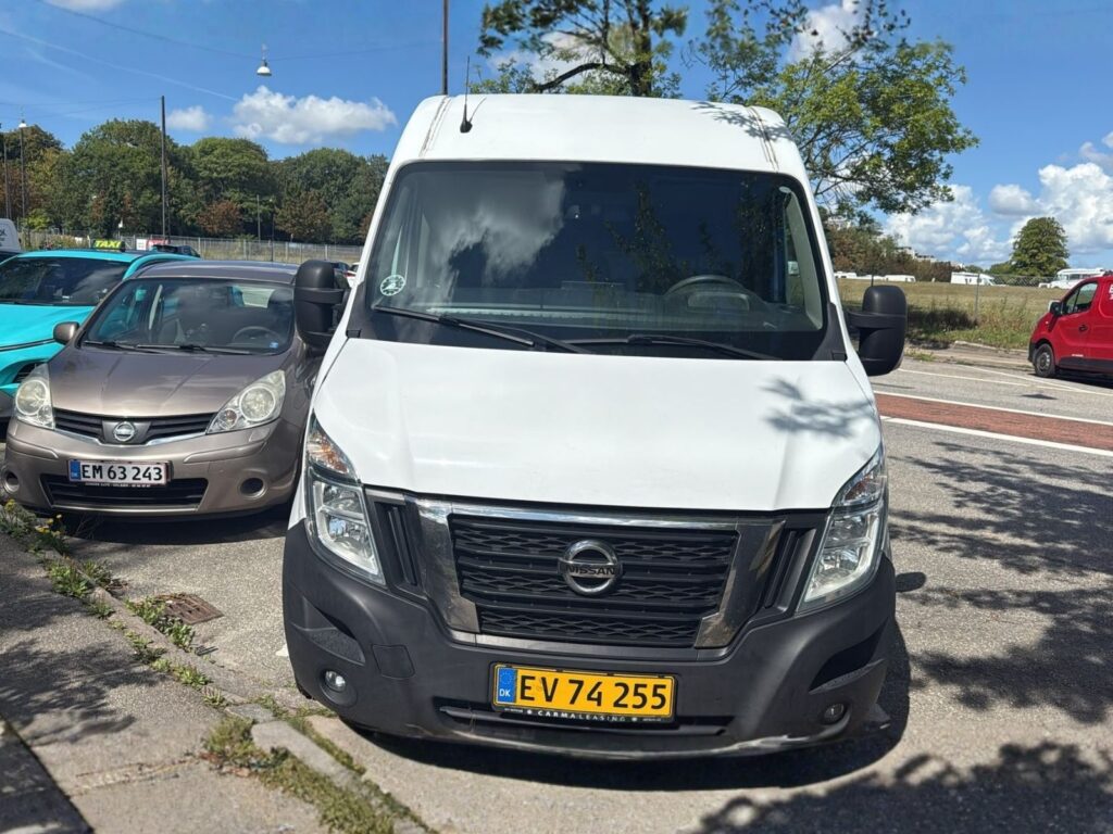 NISSAN NV400